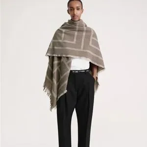 como scarf tobacco monogram Totême Wool Cashmere Wrap Toteme Toteme Wool Cashmere Scarf Earthy browns Como Wool Cashmere Scarf –